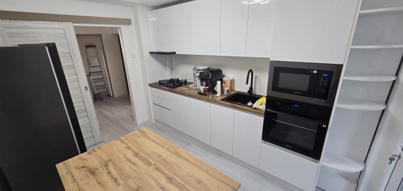 Apartament 3 camere, parter, decomandat, 69 mp, 15mp balcon