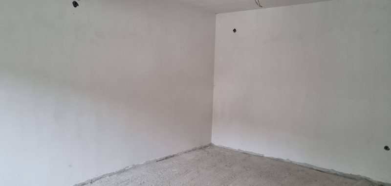 Clădire cu 4 apartamente+ 4 garaje + 800MP teren liber